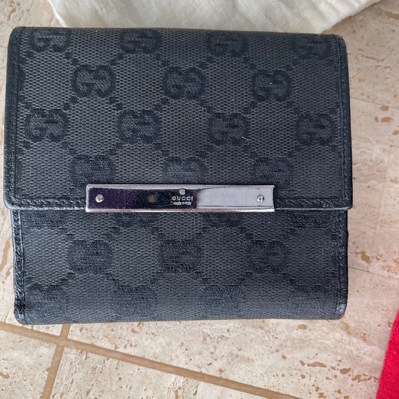 Gucci Logo Canvas Wallet - Picture 1 of 5